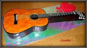 Torta-drevená gitara